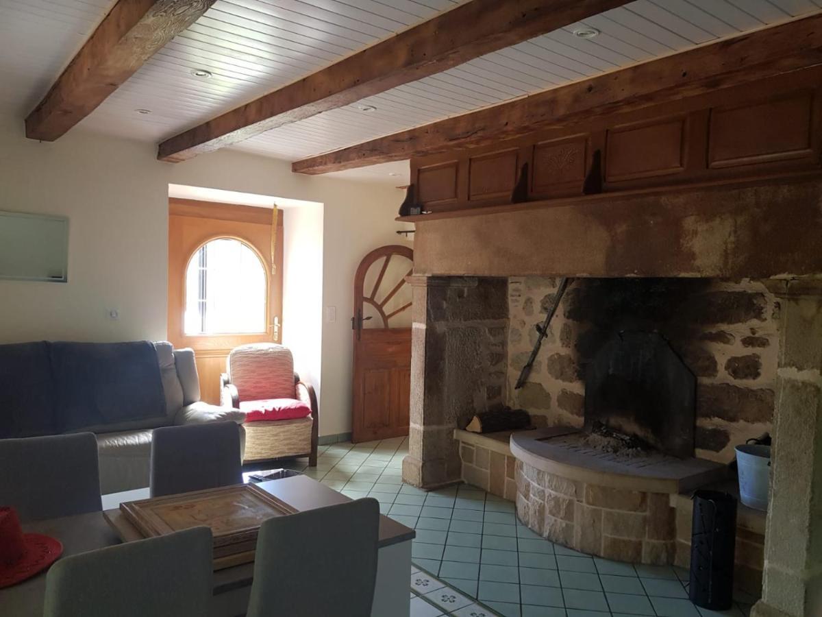 Maison D'Hotes "La Pierre Pointue" Saint-Léons Екстериор снимка