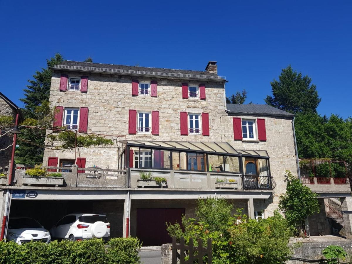 Maison D'Hotes "La Pierre Pointue" Saint-Léons Екстериор снимка