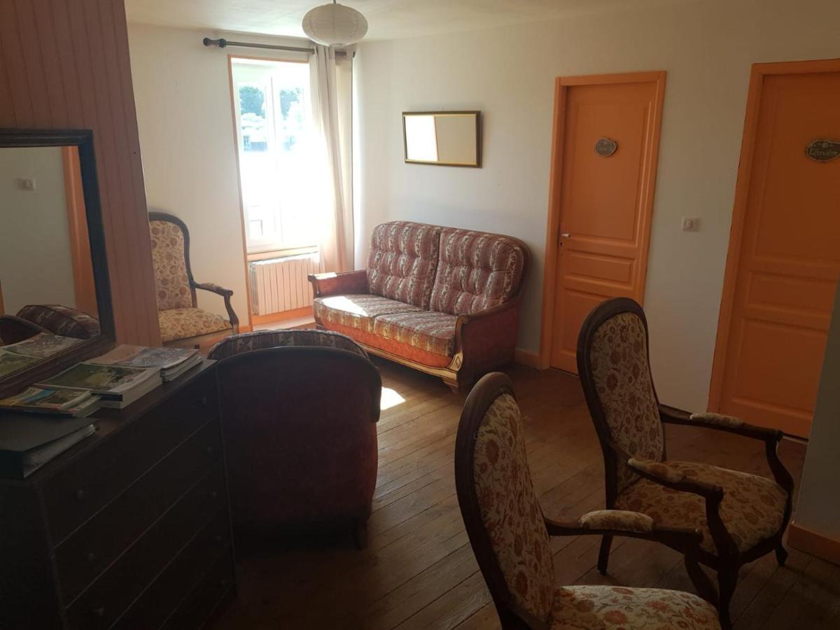 Maison D'Hotes "La Pierre Pointue" Saint-Léons Екстериор снимка